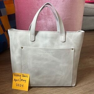 Beluga Medium Zip Crossbody 🤍🦄